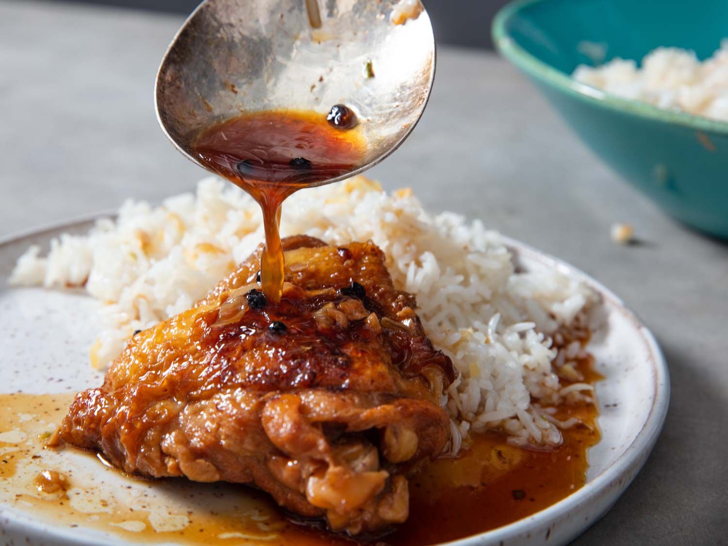 Cách Chọn Lựa Thành Phần Tối Ưu Cho Cám Gà Đá Chuyên Dụng